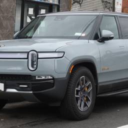 Rivian R1S